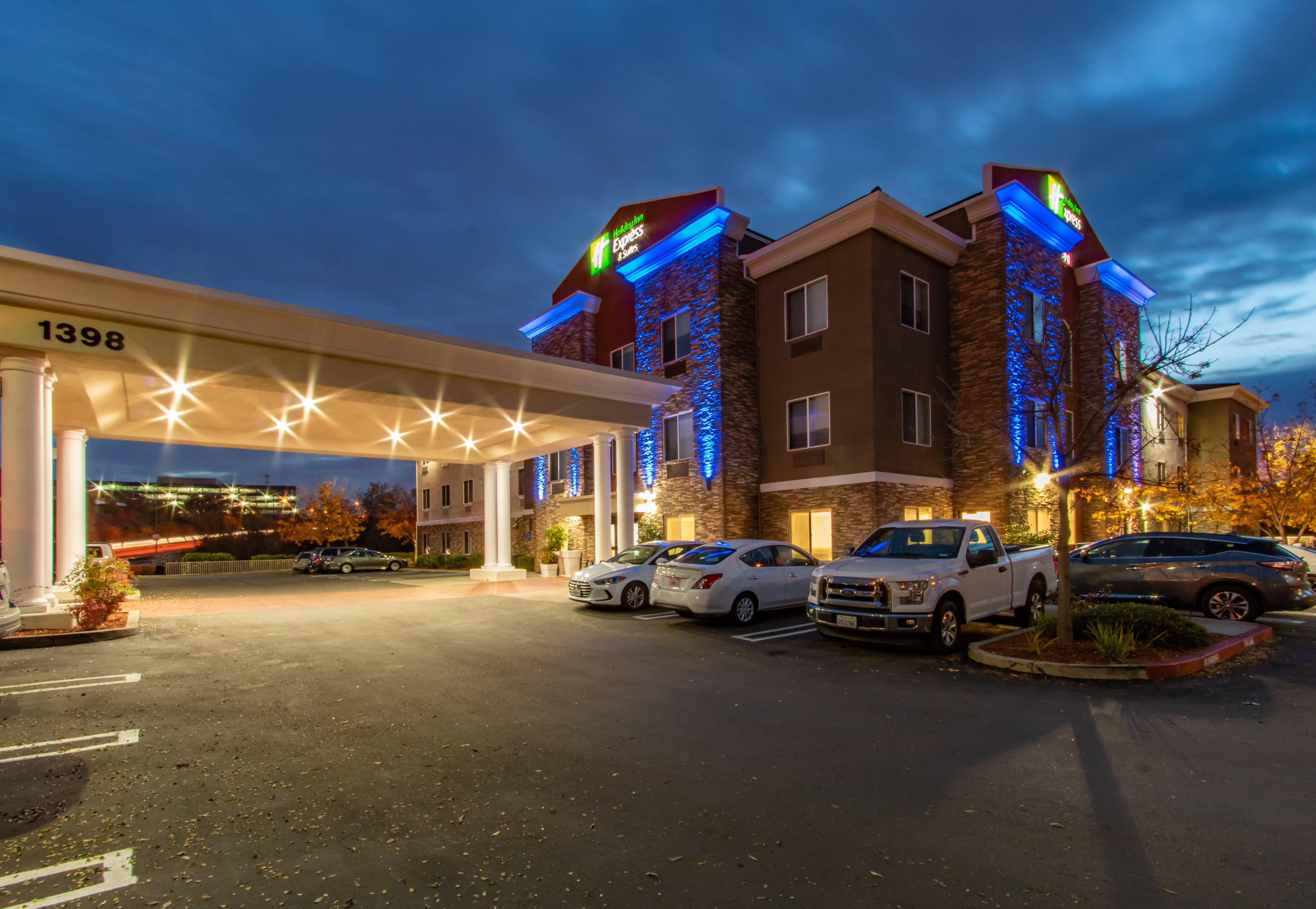 Holiday Inn Express Hotel & Suites Roseville - Galleria Area, An Ihg Hotel Exterior photo